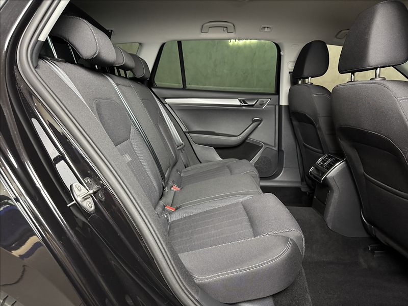 Škoda Superb 1,4 TSi  DSG iV Style Virtual - fotka 13 z 50