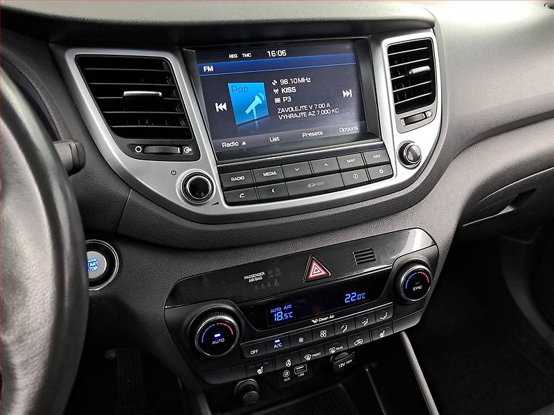 Hyundai Tucson (2016) 1.7 CRDi, Navi, Xenony - fotka 12 z 19