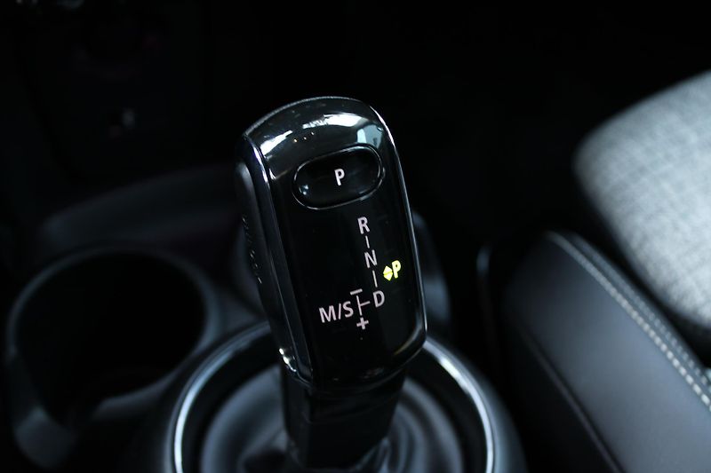 Mini Cooper S 2.0i 131kW NAVI ČR - fotka 20 z 23
