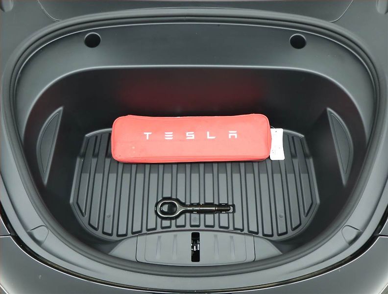 Tesla Model 3 (2023) Standard Range LFP, SoH 96% - fotka 18 z 23