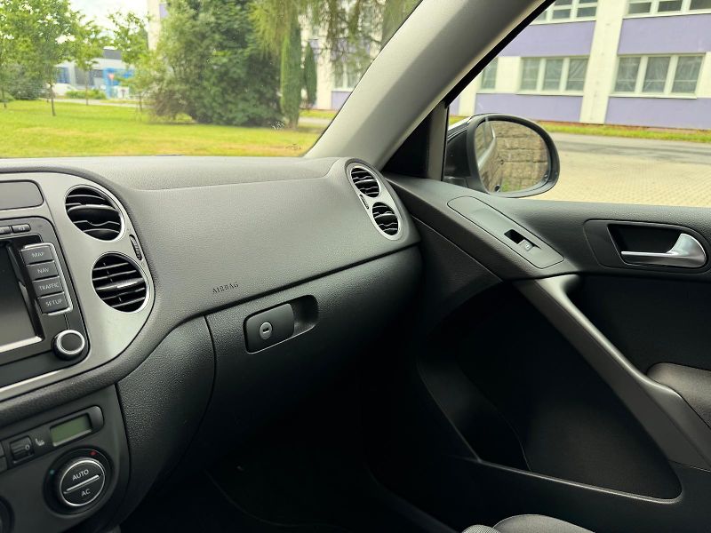 Volkswagen Tiguan 2,0 TDI /4x4/ SPORT / servis.k - fotka 28 z 32