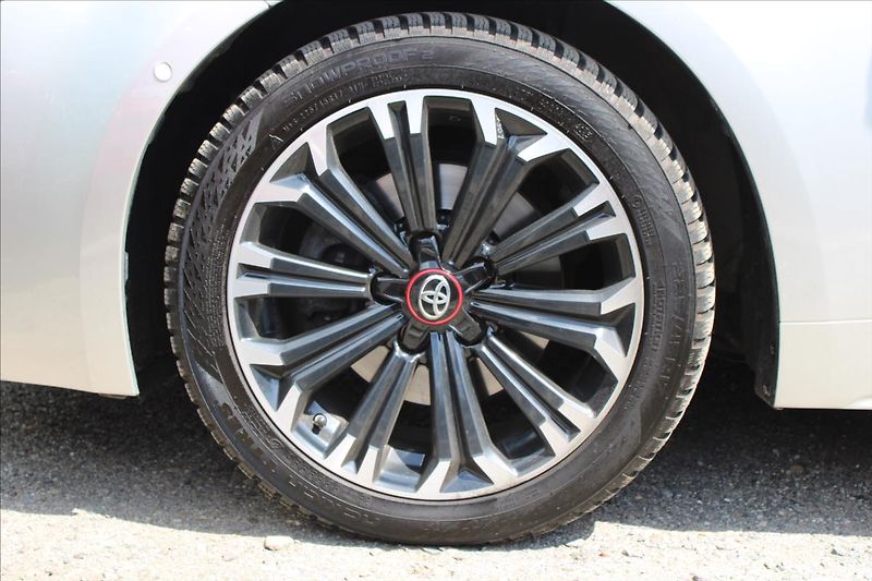 Toyota Corolla 2,0 HEV  1.MAJ,DPH,GR-SPORT - fotka 32 z 38
