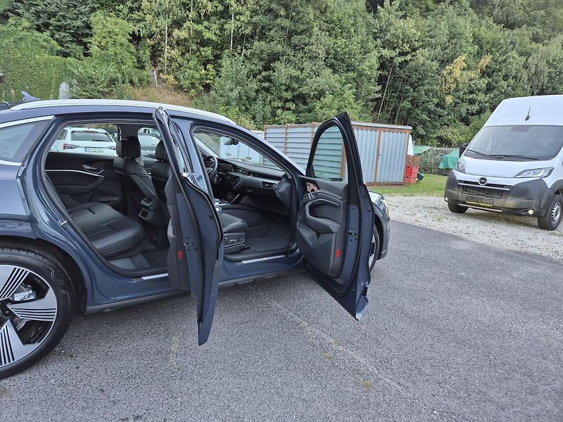 Audi e-tron SPORTBACK 300kw SOH 97,2% - fotka 17 z 45