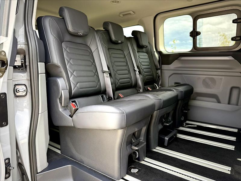 Ford Tourneo Custom 2,0 EcoBlue 125kW Titanium L2 - fotka 15 z 32