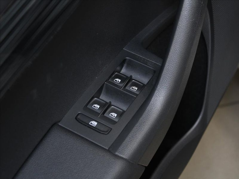 Škoda Octavia 1,6 TDi Style Kessy 1.maj ČR - fotka 15 z 24