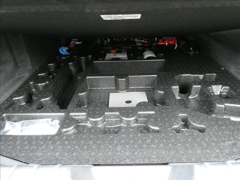 Jaguar XF 2,0 D200 R-Dynamic S,1M,ČR,DPH - fotka 33 z 36
