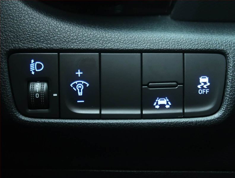 Hyundai Kona (2020) Style 1.6 T-GDI, Automat, ČR - fotka 18 z 19