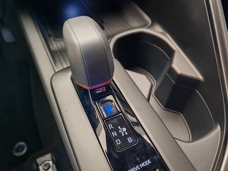 Toyota C-HR 2.0 Hybrid E-CVT Style - fotka 36 z 39