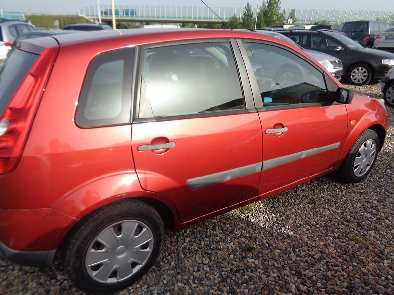 Ford Fiesta 1,3 - fotka 5 z 12