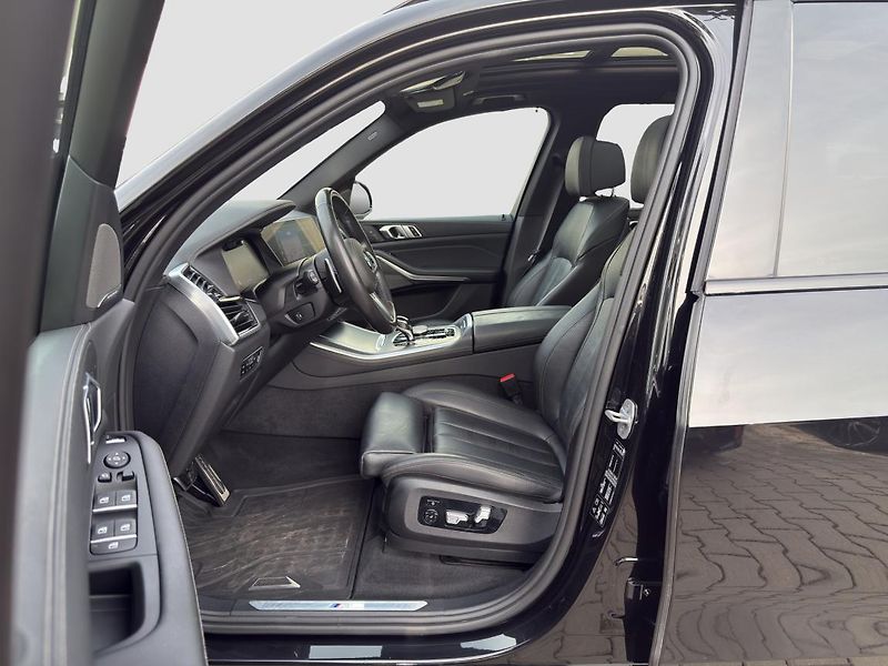 BMW X5 xDrive40i - fotka 2 z 22