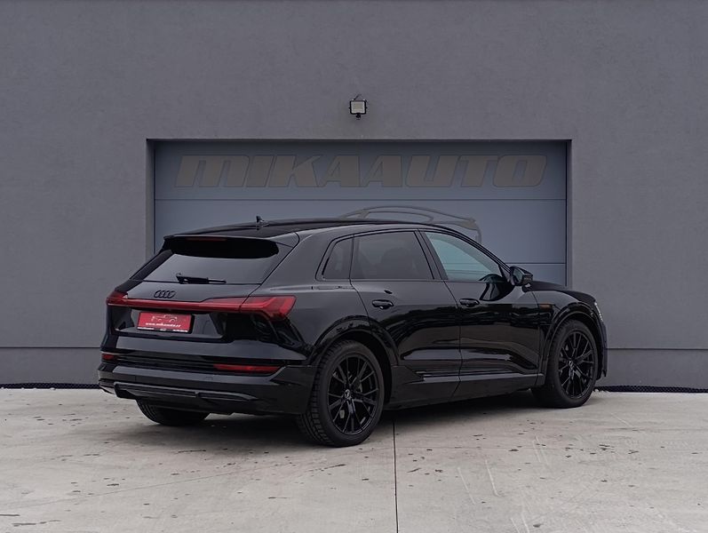 Audi e-tron 55 300kW QUATTRO S-LINE  - fotka 5 z 35