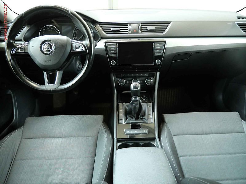 Škoda Superb (2016) 2.0TDi, ČR, Bixen, AC, park - fotka 8 z 21