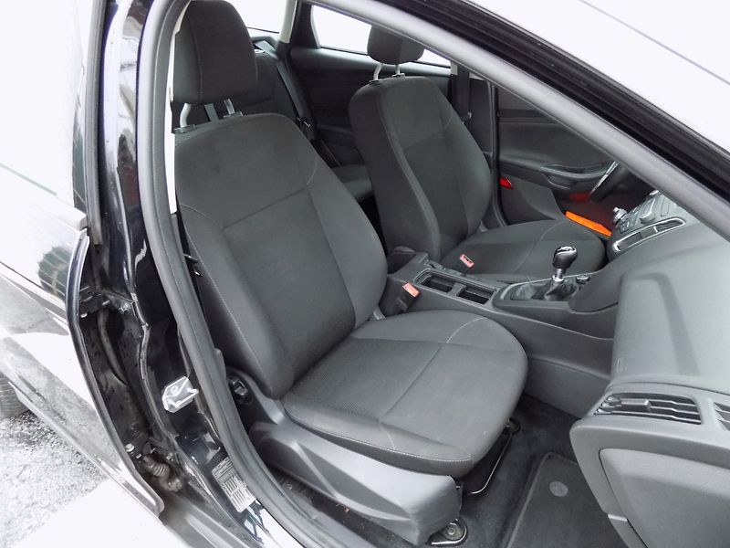 Ford Focus (2017) 1.0/Eco-Boost/Klimatizace/ - fotka 16 z 33