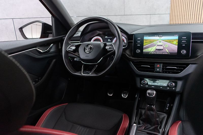 Škoda Kamiq 1.0 TSI MonteCarlo*TAŽNÉ*ČR 1M - fotka 9 z 44