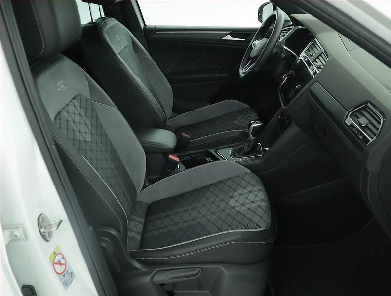 Volkswagen Tiguan (2023) R-Line 2.0 TDI - fotka 9 z 17