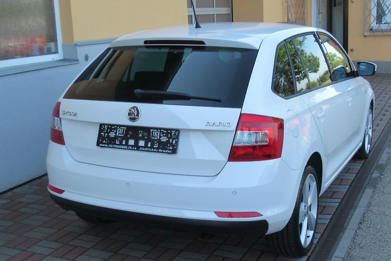 Škoda Rapid 1.2 TSi AUT. KLIMA TEMPOMAT - fotka 8 z 17