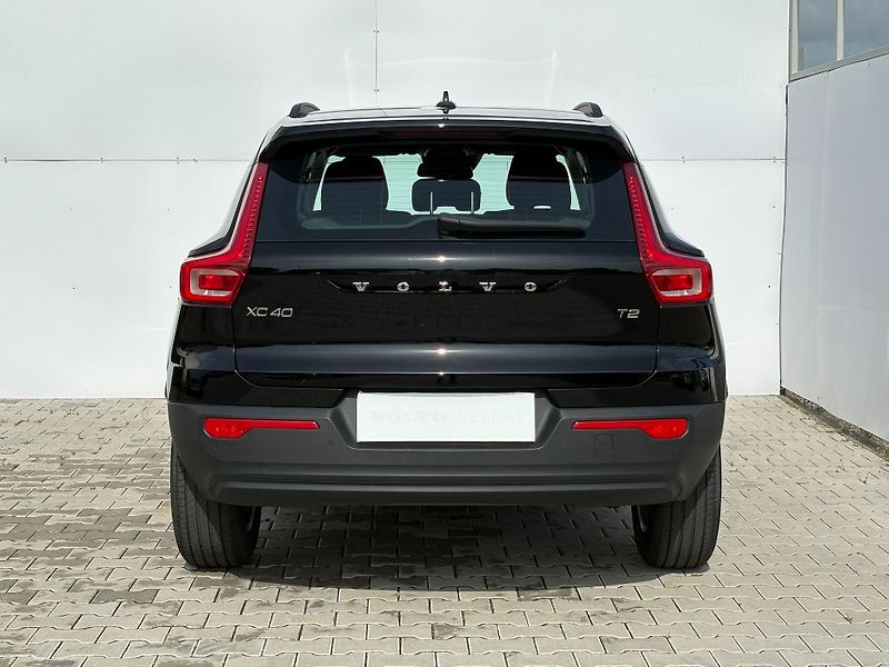 Volvo XC40 Momentum core T2 95kW - fotka 4 z 23