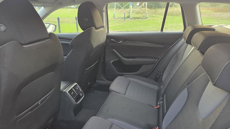 Škoda Octavia  1.0 TSI 81 kW, CZ, DPH, LED - fotka 14 z 30