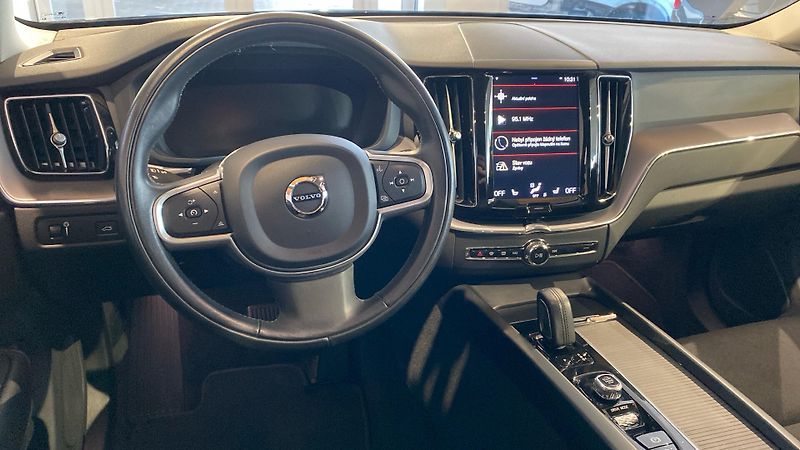 Volvo XC60 MOMENTUM PRO, B4 AWD, 145+10 k - fotka 12 z 26