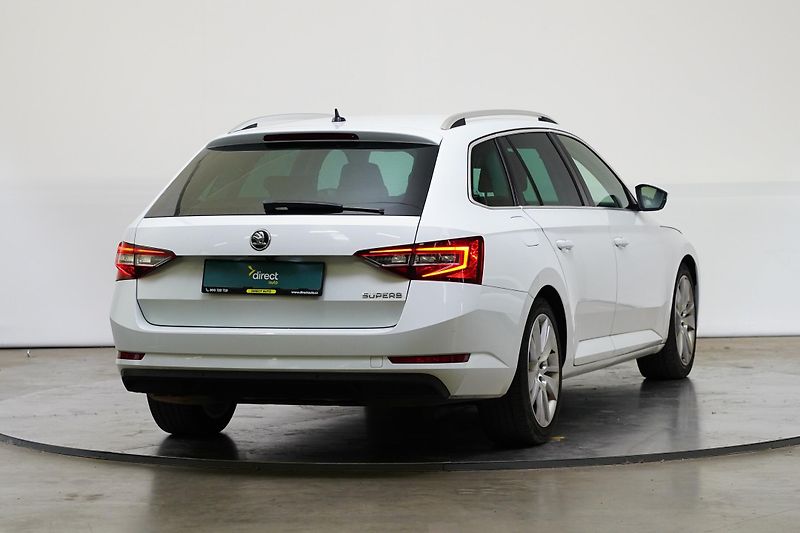 Škoda Superb - fotka 2 z 26