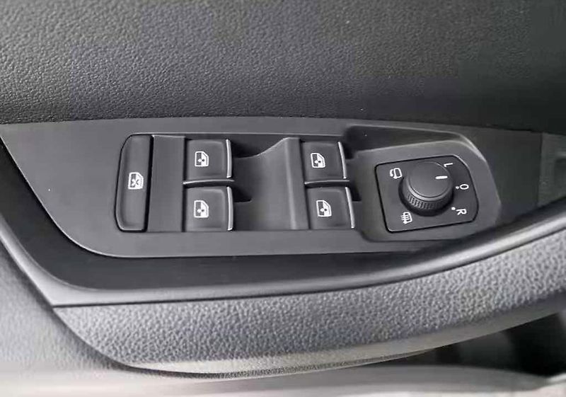 Škoda Karoq (2019) 2.0TDi, DSG, 4x4, el.tažné - fotka 17 z 24
