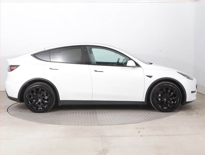 Tesla Model Y (2022) RWD LFP 60kWh, SoH 94% - fotka 6 z 19
