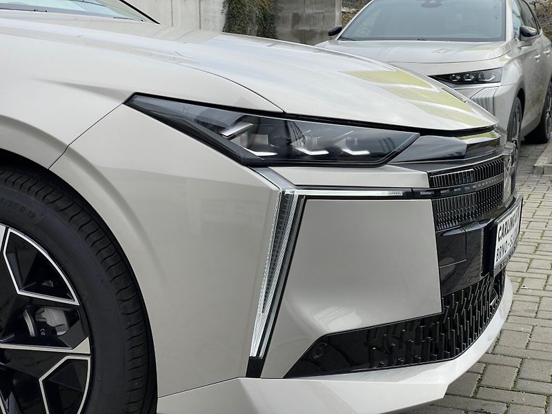 DS Automobiles DS N°4 (2026) ETOILE HYBRID 145 - fotka 6 z 31