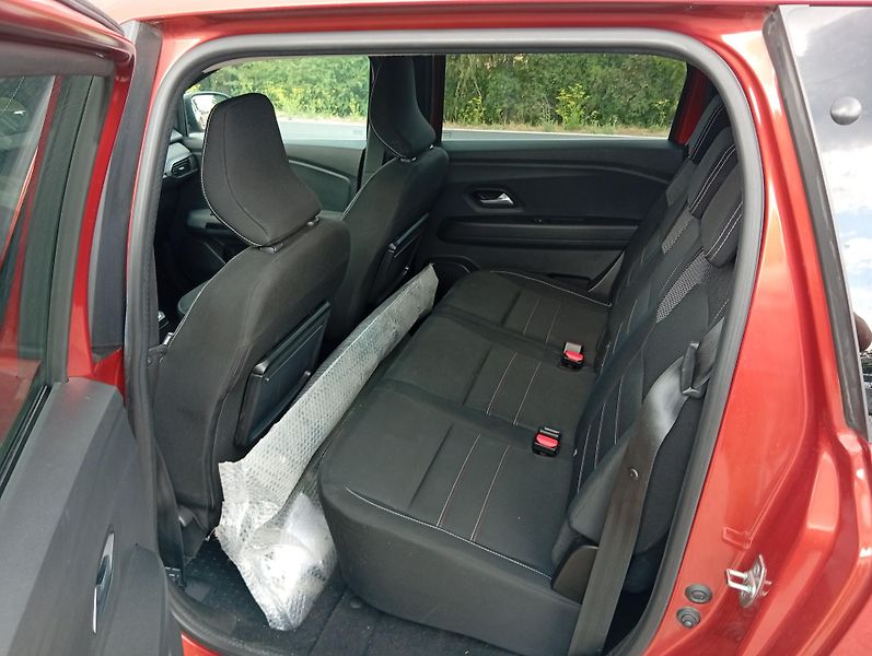 Dacia Jogger 1.0 TCe LPG, Extreme, 7 míst - fotka 19 z 24