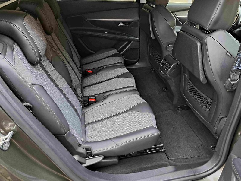 Peugeot 5008 (2019) 1,2 PT EAT8 ALLURE LED NAVI - fotka 10 z 25
