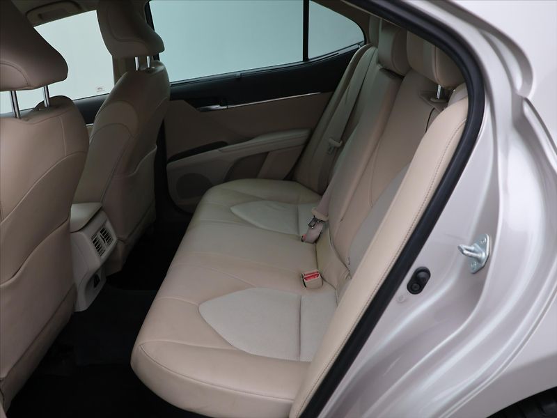 Toyota Camry 2.5 Hybrid 131kW Executive CZ - fotka 13 z 23