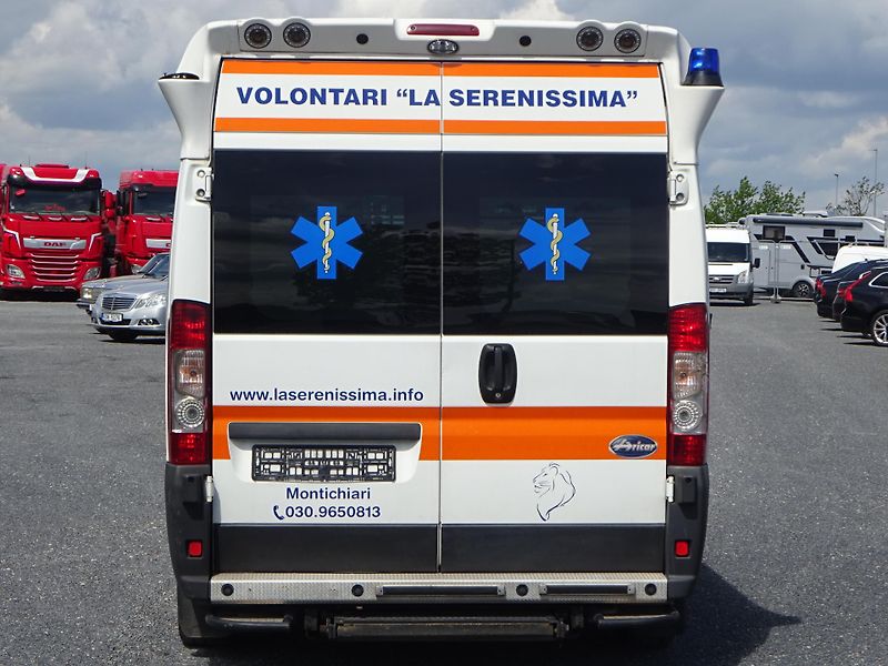 Fiat Ducato 3.0JTD VYBAVENÝ SANITNÍ VŮZ - fotka 5 z 28