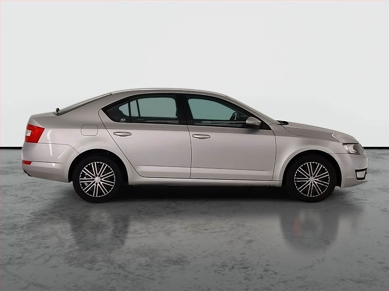 Škoda Octavia (2014) Elegance 1.6 TDI, Serv.kniha - fotka 6 z 18