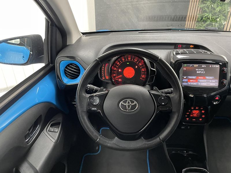 Toyota Aygo 1.0 i AUTOMAT REZERVACE  - fotka 22 z 27