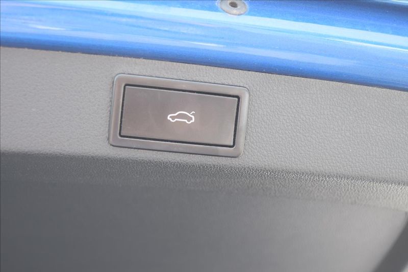 Škoda Octavia 1,4 TSI 110KW NÍZKÉ KM XENONY - fotka 27 z 51