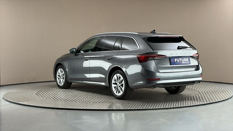 Škoda Octavia 2.0 TDI DSG Style Combi - fotka 2 z 26