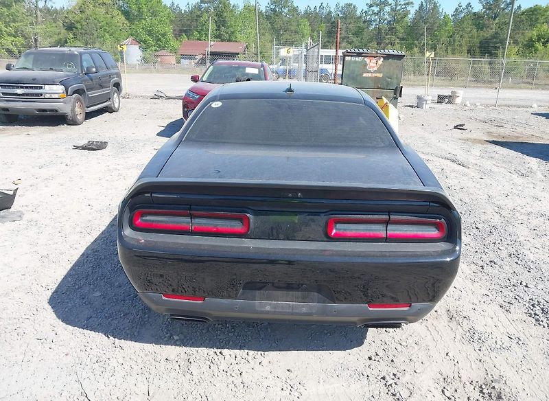 Dodge Challenger (2018) Auto na cestě - fotka 14 z 14