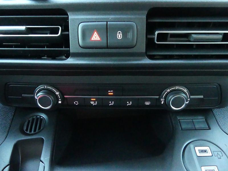 Citroën Berlingo (2026) PLUS Petrol 110k Manual - fotka 15 z 21