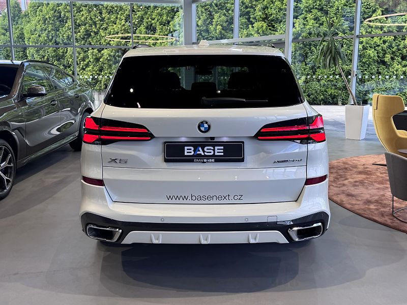 BMW X5 xDrive30d M-Sport - fotka 4 z 31