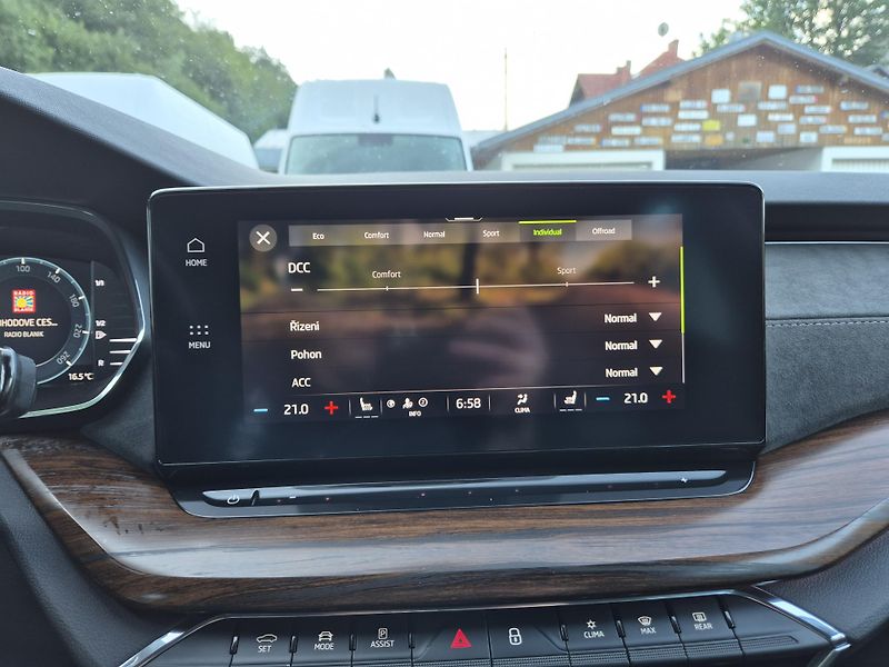 Škoda Octavia Combi Scout TDi 147kw DSG 4x4 - fotka 28 z 49