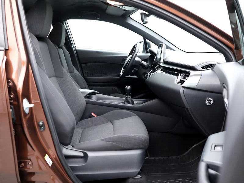 Toyota C-HR 1,2 TURBO 85kW ACTIVE ALU CZ - fotka 12 z 35