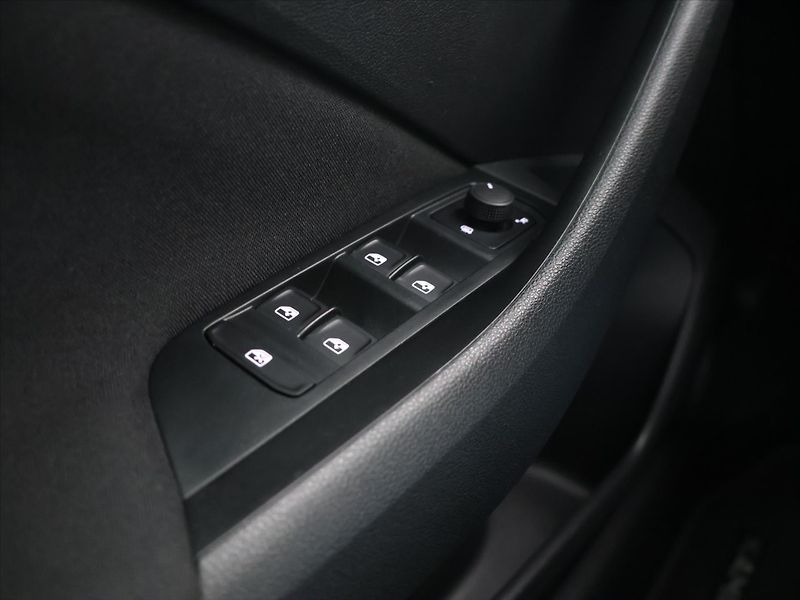 Škoda Kamiq 1,0 TSi 70kW Selection - fotka 16 z 27