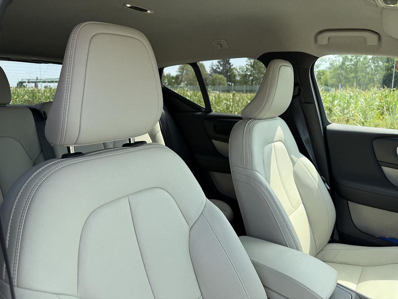 Volvo XC40 2.0 T4 4X4 360K KŮŽE ČR DPH! - fotka 38 z 45