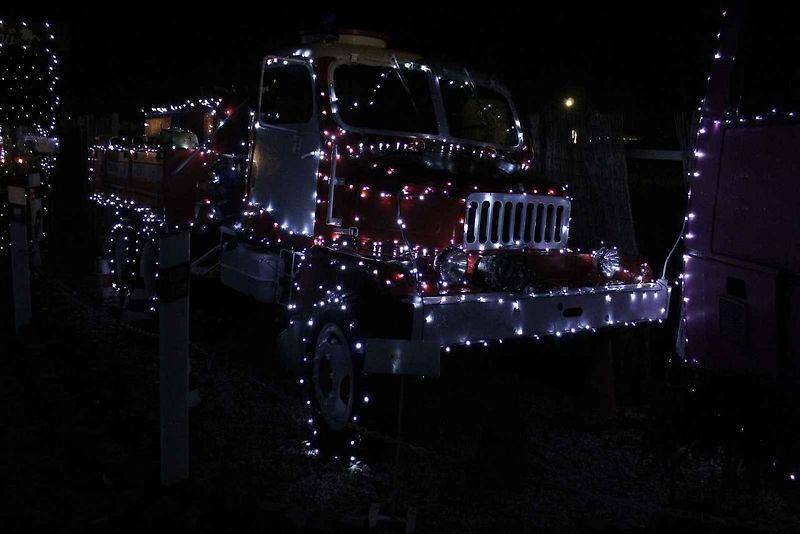 Vánočně nazdobené Auto retro muzeum v Litvínově.