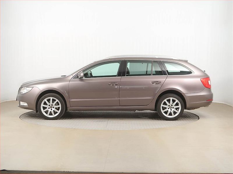 Škoda Superb (2010) 2.0 TDI, Xenony, Tempomat - fotka 3 z 14