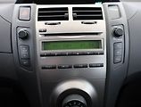 Toyota Yaris (2009) 1.0 VVT-i, ČR,1.maj - náhled 10