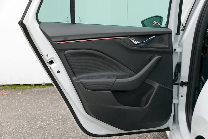 Škoda Kamiq (2025) 1.0 TSI 85 kW M6° Monte Carlo - fotka 26 z 35