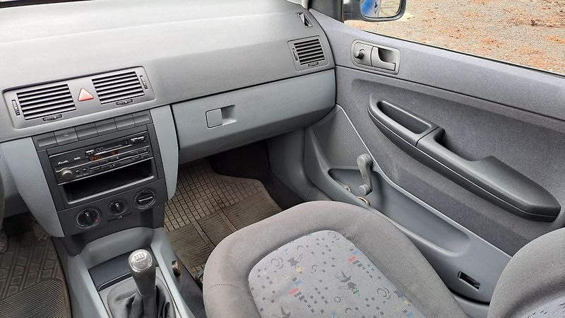 Škoda Fabia 1.4 MPI Classic - fotka 16 z 26