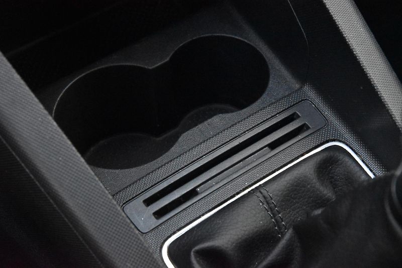 Škoda Fabia 1.0 TSi 6st 81 kW STYLE,DKLIMA - fotka 39 z 55