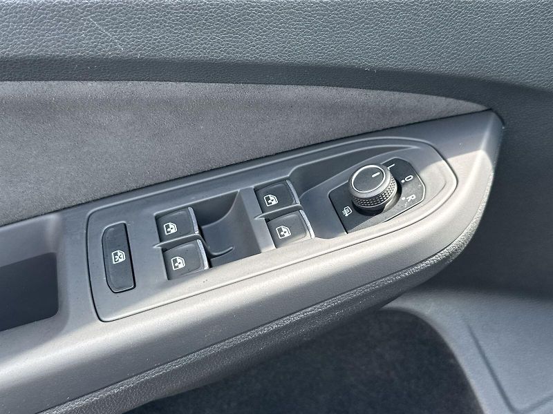 Volkswagen Golf (2023) 2.0 TSI DSG GTI - fotka 11 z 32