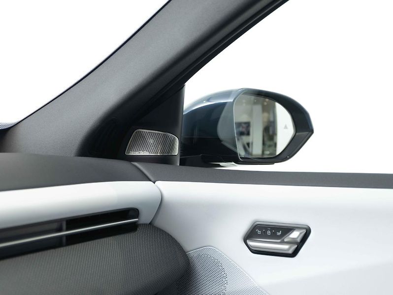 BMW iX3 50 xDrive - fotka 16 z 21